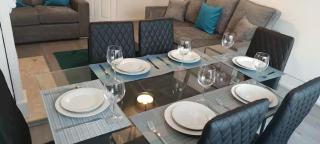 Spacious home for groups of friends, family and work colleagues, external CCTV installed for guests peace of mind - West Bromwich - 7