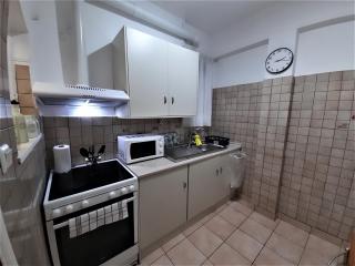 Port & Metro Escape Cozy Balcony Apartment in Piraeus - 2