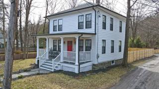Renovated home seconds from town - Woodstock - 3
