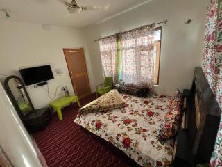 Derban Guest House - Srinagar - 0