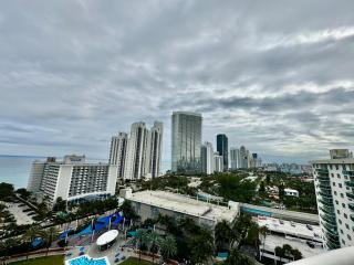 luxury apartments Ocean Reserve - Sunny Isles Beach - 4