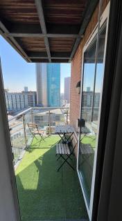 Stylish City Centre 2BR Apartment Sleeps 4, Walk to Everything - Birmingham - 1