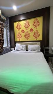 Hotel VentureInn Nxe ITER Khandagiri - Airport - Lingaraj Temple - 1