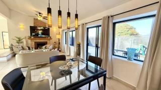 Luxurious 3-Bedroom Retreat in Ajijic - San Antonio- Walk to Everything - San Antonio - 0