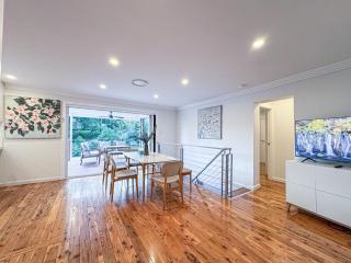 Spacious 4-bedrooms apartment in West Ryde with WiFi, AC - Sydney - 8