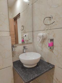 Hotel Decent Palace Near Delhi Airport - New Delhi - 5