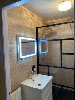 AU 6 RUE GERMES - CENTRAL & STANDING, traversant avec parking - Lits 180 King Size et 160 Queen Size - Linge de lit et de toilette inclus - Luchon - 6