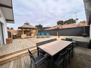Cozy house with hot tub and tiki bar - 5