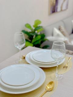 Eastovia Suites city center condo with pool at Fame - Manila - 3