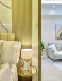 Eastovia Suites city center condo with pool at Fame - Manila - 7