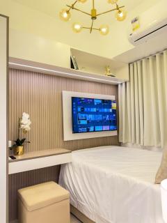 Eastovia Suites city center condo with pool at Fame - Manila - 5