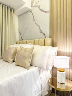 Eastovia Suites city center condo with pool at Fame - Manila - 6