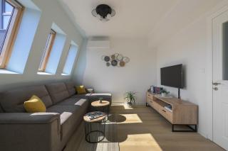 One BR Free parking Center - Varna - 4
