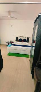 Radhey Rani Aashray Homestay Vrindavan OMAXE ETERNITY - Vrindāvan - 3
