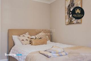 Exclusive Deals l Free Parking I Short term Booking l Sleeps Up to 6 l 3 Bed & 2 Bath I One Castle Apartments Short-lets and Serviced Accommodation - 8