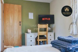 PREMIUM DEAL l LAST-MINUTE ESCAPE l FREE PARKING I Garden I SLEEPS 6 l 3 Bed & 2 Bath I One Castle Apartments Short-lets and Serviced Accommodation - Harrogate - 2