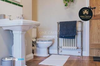 PREMIUM DEAL l LAST-MINUTE ESCAPE l FREE PARKING I Garden I SLEEPS 6 l 3 Bed & 2 Bath I One Castle Apartments Short-lets and Serviced Accommodation - Harrogate - 3