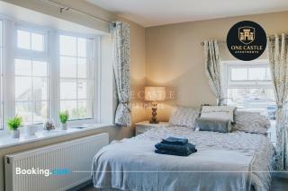 Exclusive Deals l Free Parking I Short term Booking l Sleeps Up to 6 l 3 Bed & 2 Bath I One Castle Apartments Short-lets and Serviced Accommodation - 7