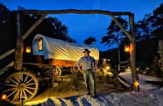 Luxury Glamping Wagon with mountain and vineyard views Winery - Banner Elk - 5