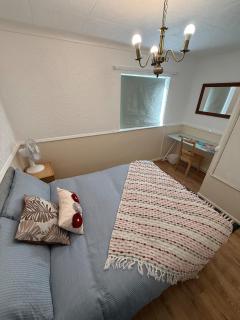 Southsea Stays Cozy home with Hot Tub FREE parking - 5