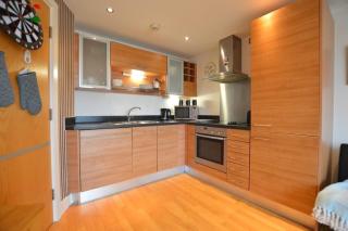 Luxury Cove at the Docks - Leeds - 8