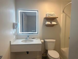 Baldwin Inn and Suites - West Springfield - 2