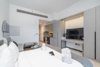 StayShort - Modern and Stunning Studio in MAG 910 MBR City - 1