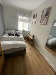 3 Bedroom House in Central Cardiff - 4