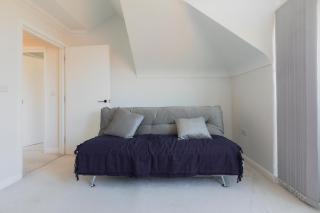 Newly refurbished two bedroom flat near town centre - 2