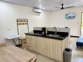 Punta Leona, beach 5mn,gated parking, AC, TV, WiFi - Quebrada Ganado - 1