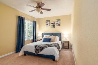 Modern DT Home-King size Bed-Patios-Long Stays-WiFi - 3