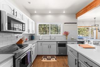 Birdie Glen Retreat - Golf course getaway with hot tub and office - McCall - 9