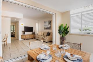 Sleek apartment overlooking pool - Noosa Heads - 9