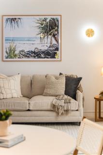 Sleek apartment overlooking pool - Noosa Heads - 6