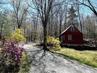 Peaceful Cozy Cottage in the Vermont Woods - Guilford - 5