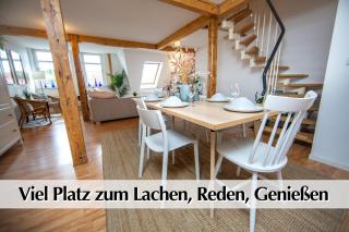 Helles 80m2 Maisonette FEWO mit tollem Balkon ins Grüne, Kingsize Bett, Smart-TV - Nur ein kurzer Spaziergang in die Altstadt und zum Domplatz - Kostenlose Parkplätze in den umliegenden Straßen - Ausgewählte Empfehlungen für Erfurt inklusive - 1