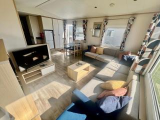 Reevas Retreat at Littlesea Holiday Park, Weymouth - Wyke Regis - 0