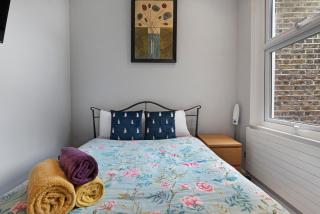 Delux Queens Park Suite 1 bed sleeps 4 ppl Second Floor - London - 1