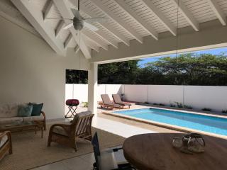 Private 3-Bedroom Villa - Oranjestad - 9
