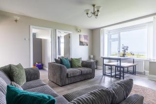 BEACHFRONT APARTMENT - Ground Floor Apartment with Sea Views, Next to the Beach, Bridlington, North Yorkshire - Bessingby - 8
