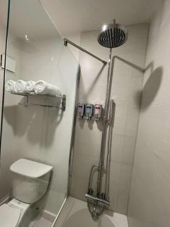 Newly Room in cozy hotel with Super location to the Parks - 1