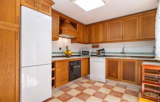 4 Bedroom Awesome Home In Salobreña - Salobreña - 4