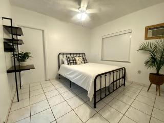 Chic Centrally located spacious 4 bedrooms - Miami - 2