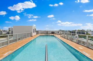 Luxury Condo with Rooftop Pool - 5-Min to Beach - 9