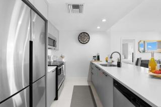 Luxury Condo with Rooftop Pool - 5-Min to Beach - 6