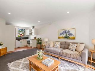 Terrace Townhouse - Prime location & Free Parking! - Wellington - 0