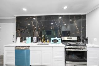 Modern Three Bedroom in Central Montrose Location - Houston - 5