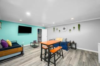 Modern Three Bedroom in Central Montrose Location - Houston - 1