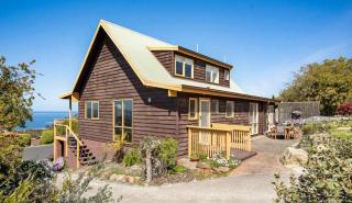 Ocean Views 20kms from CBD Sleeps 10 - Kingston Beach - 2
