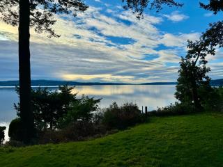 Waterfront Chalet with Hot Tub, Beach, and Views - Camano - 3